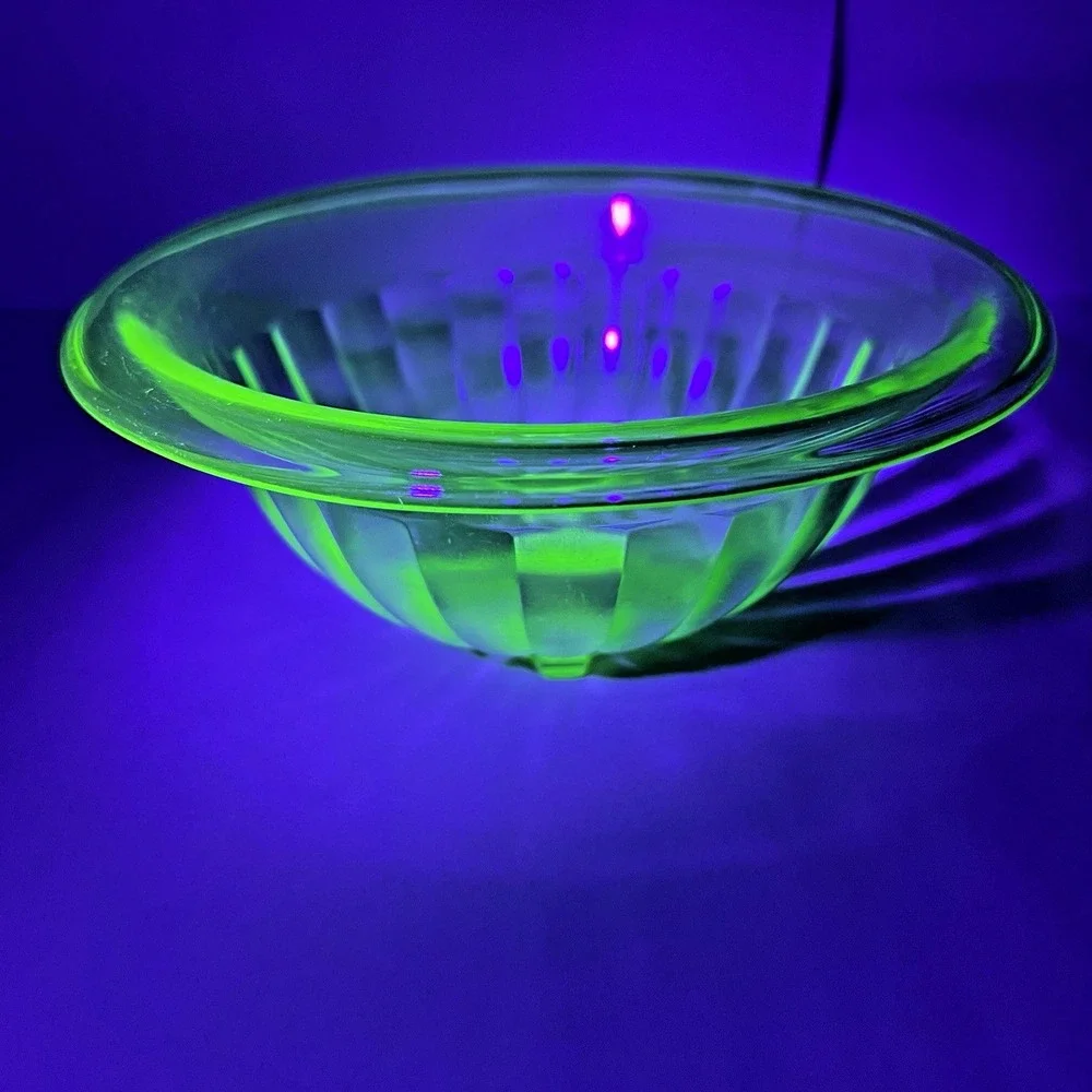Hazel-Atlas‎ Green Depression Mixing Bowl w/ a 